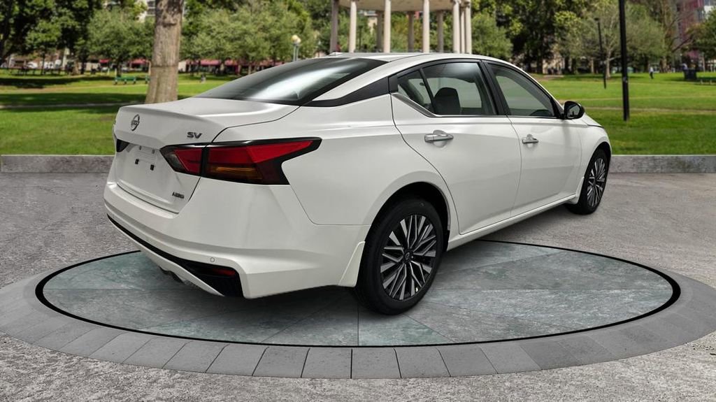 Used 2024 Nissan Altima 2.5 SV AWD/4WD image 5