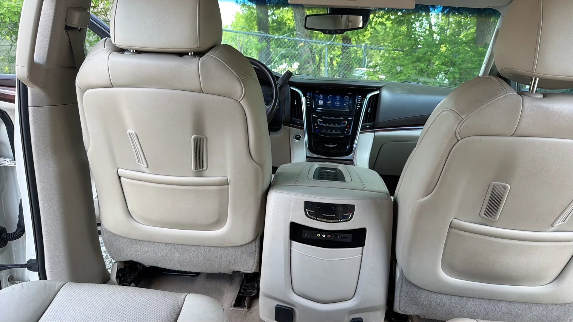 Used 2015 Cadillac Escalade ESV Luxury AWD/4WD image 34