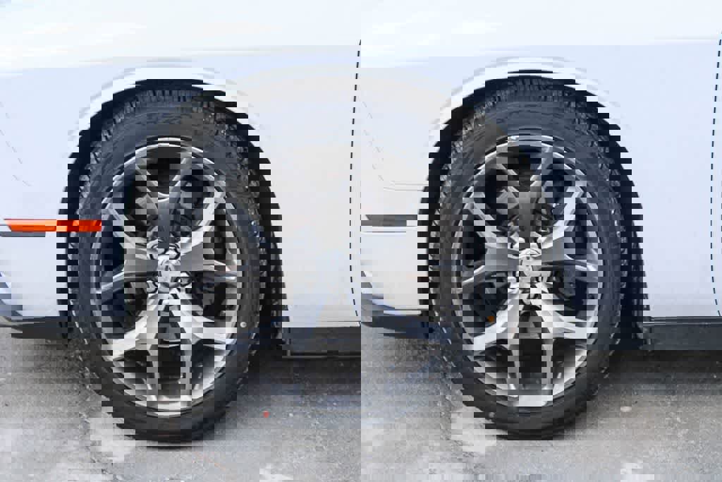 Used 2016 Dodge Challenger SXT w/ Sound Group image 5