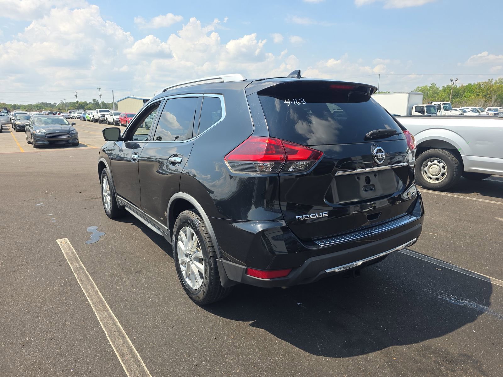 Used 2018 Nissan Rogue SV w/ Premium Package image 8