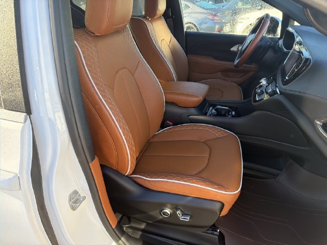 Used 2026 Chrysler Pacifica Pinnacle FWD image 15