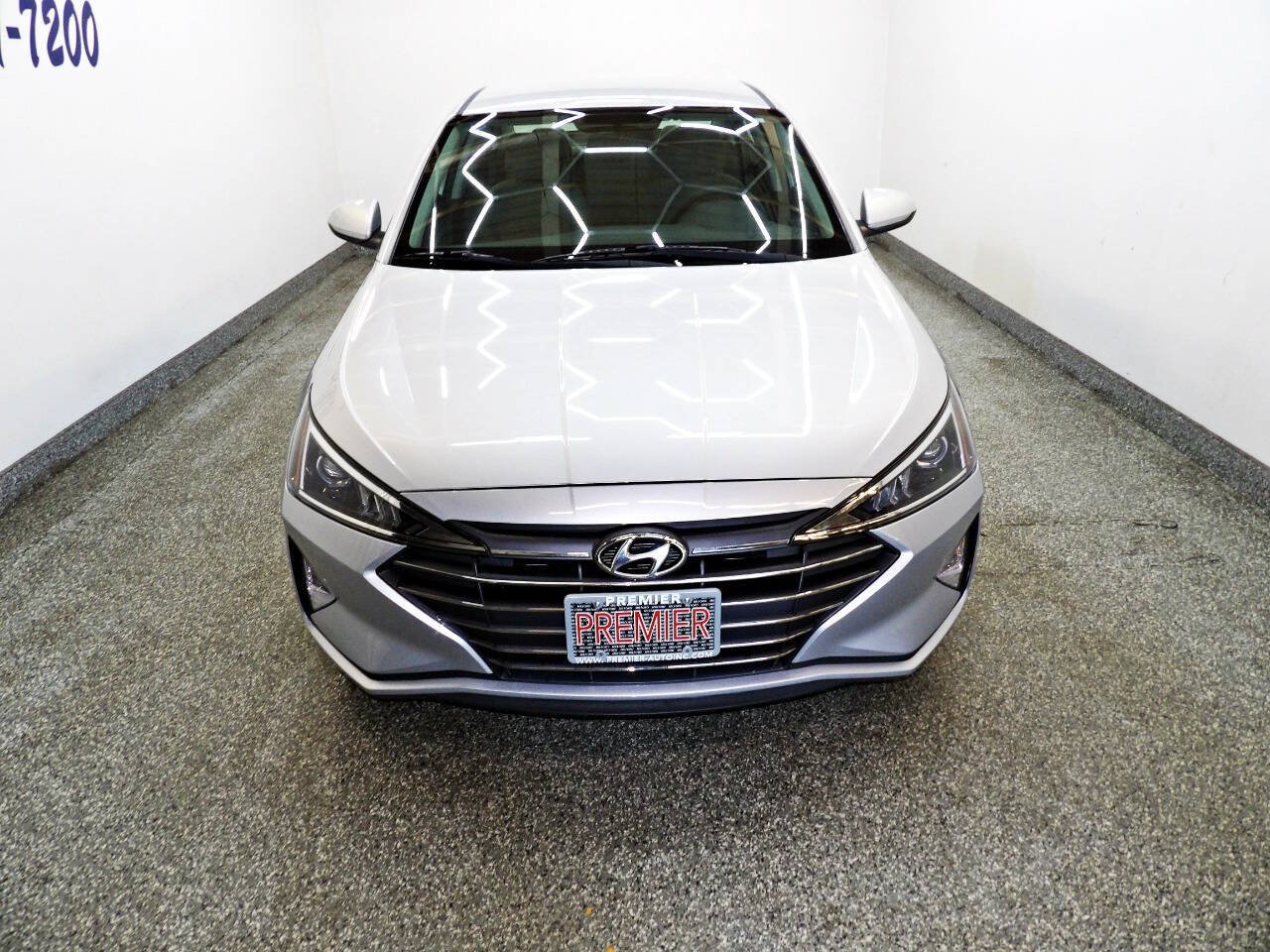 Used 2019 Hyundai Elantra SE FWD image 2
