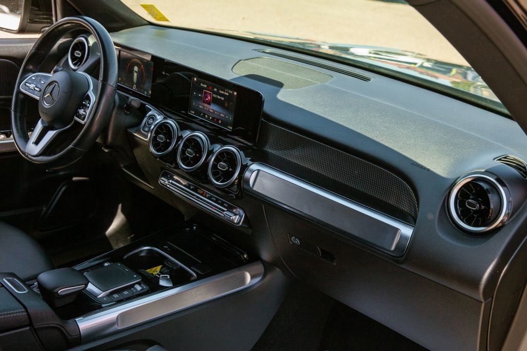 Used 2021 Mercedes-Benz GLB 250 4MATIC image 11
