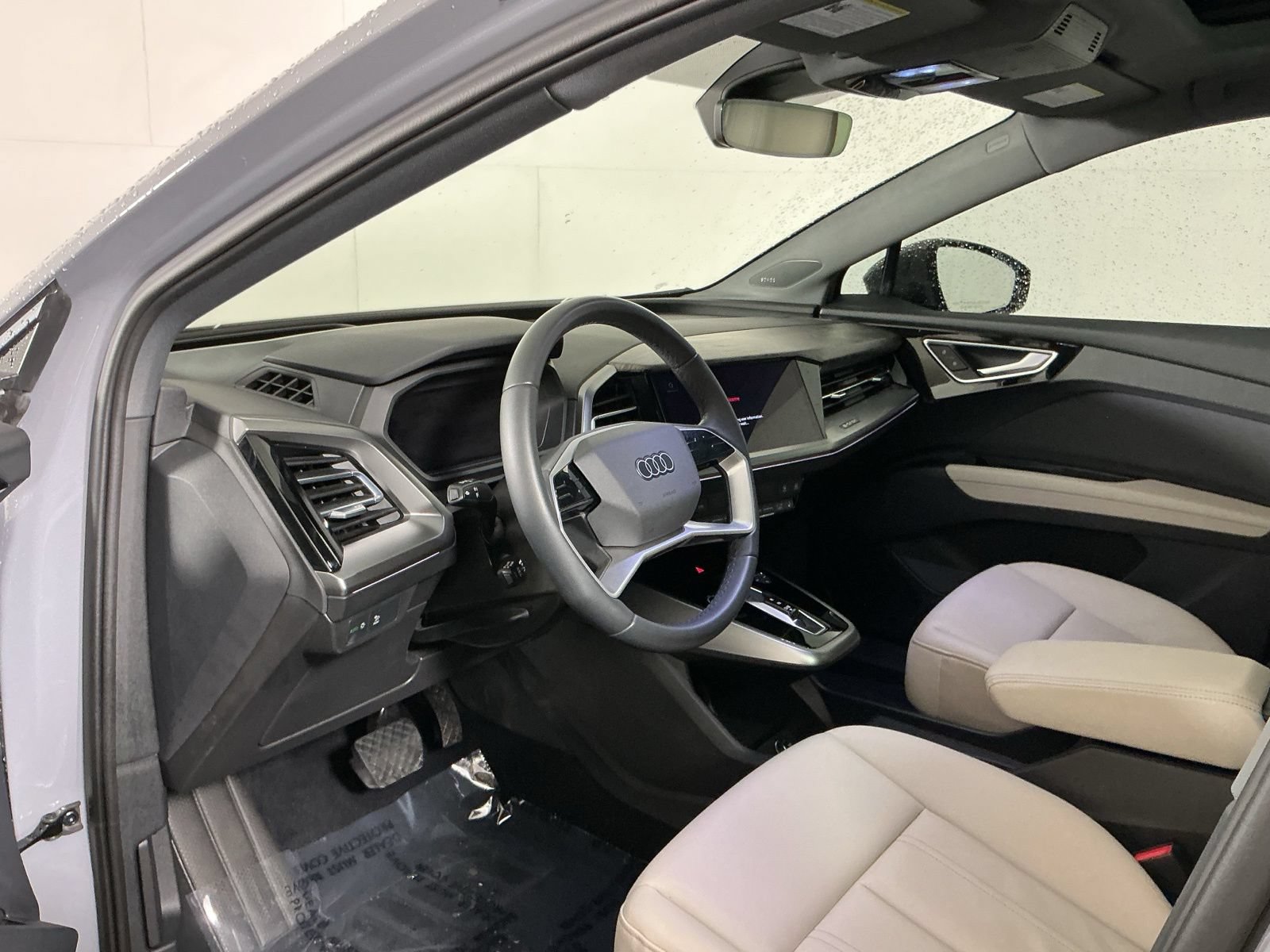 Used 2023 Audi Q4 e-tron Prestige AWD/4WD image 9