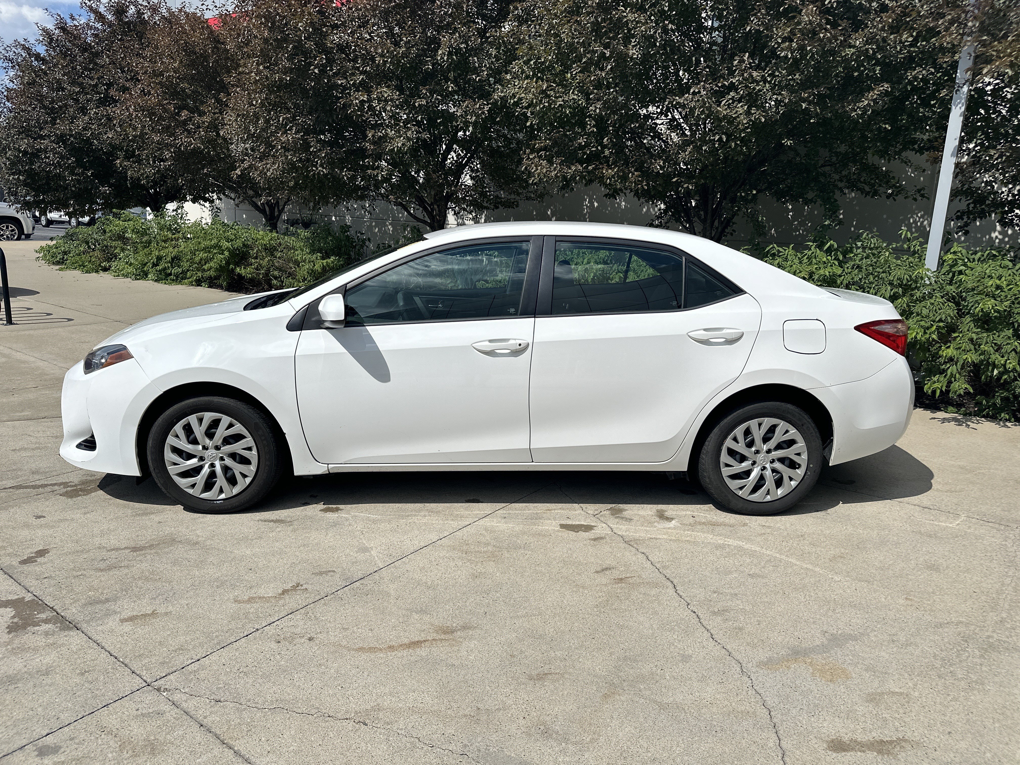 Used 2017 Toyota Corolla LE FWD image 9