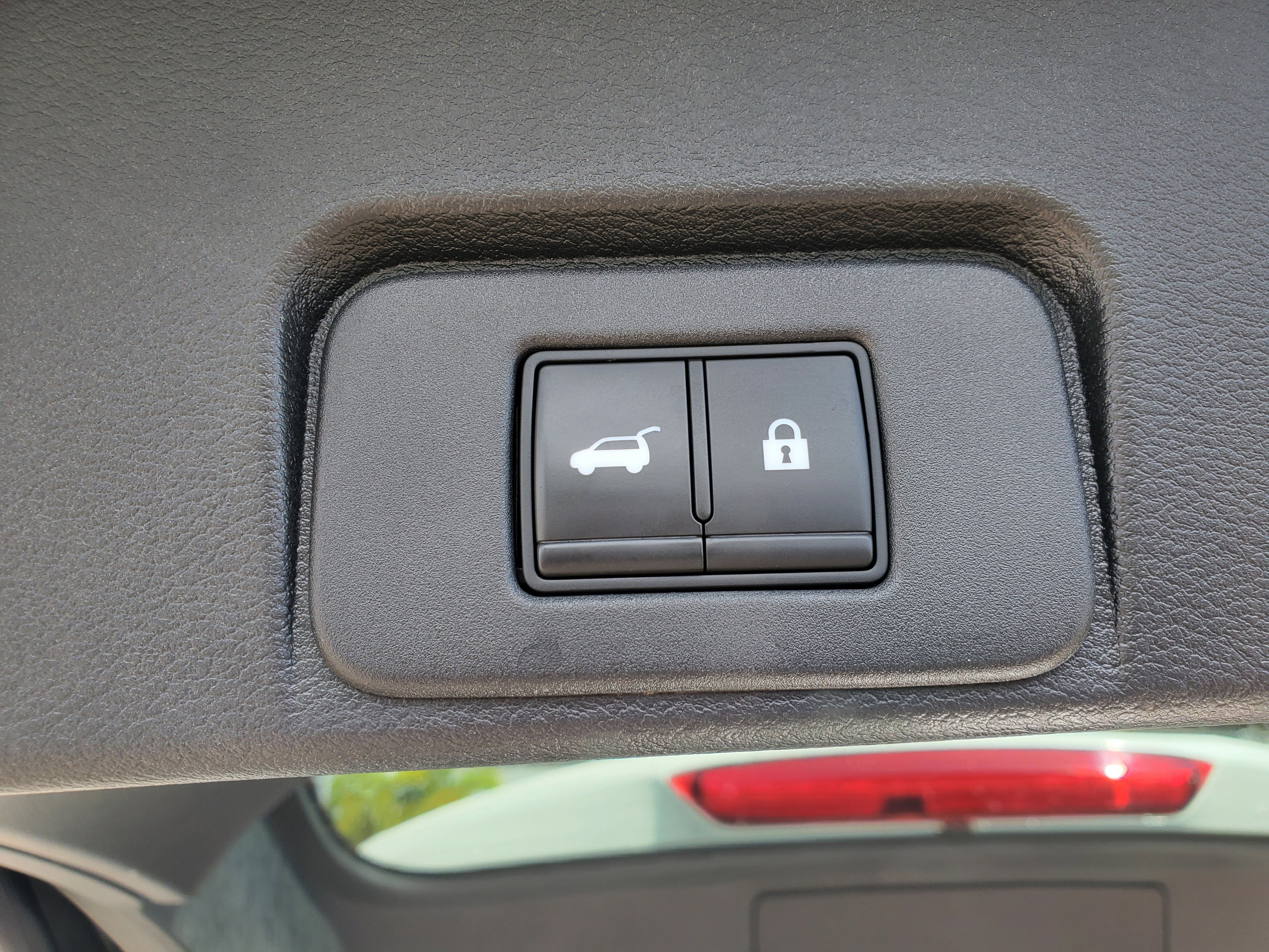 Used 2022 Nissan Rogue SV w/ SV Premium Package image 16