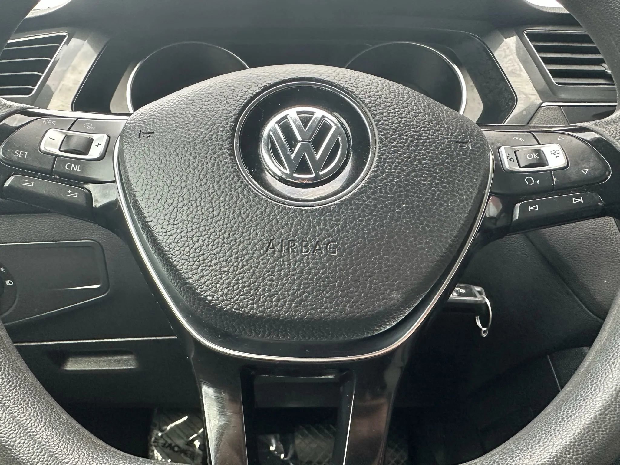 Used 2018 Volkswagen Tiguan S image 14