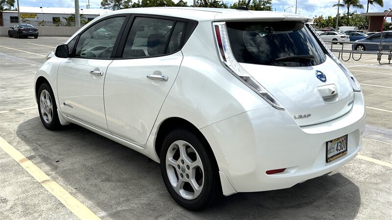 Used 2013 Nissan Leaf SV w/ LED & Quick Charge Pkg FWD image 3