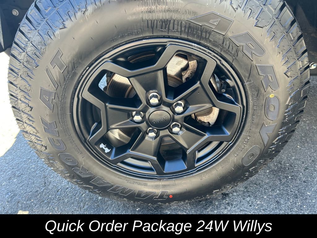 Used 2022 Jeep Gladiator Willys AWD/4WD image 10