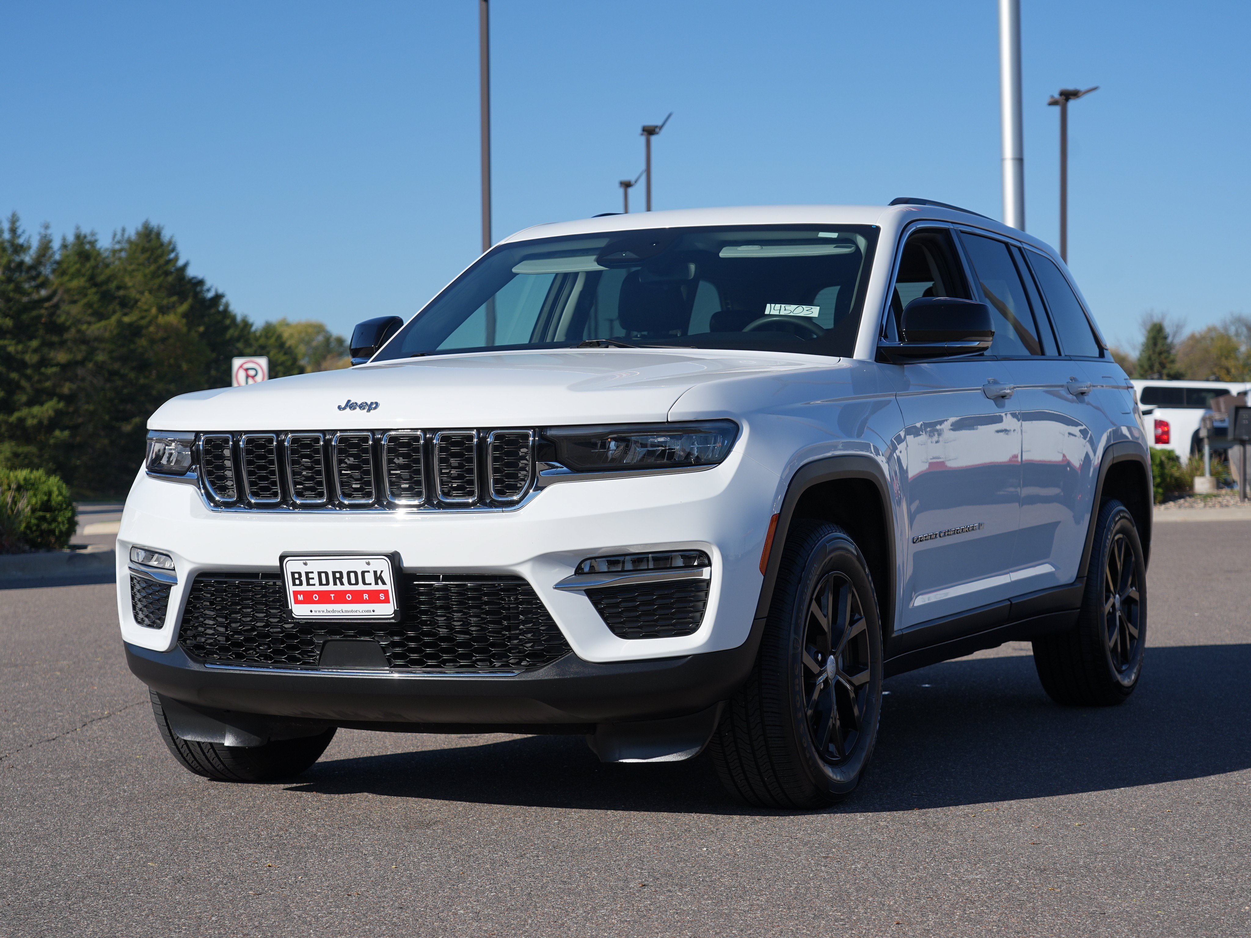Used 2023 Jeep Grand Cherokee Limited AWD/4WD image 7