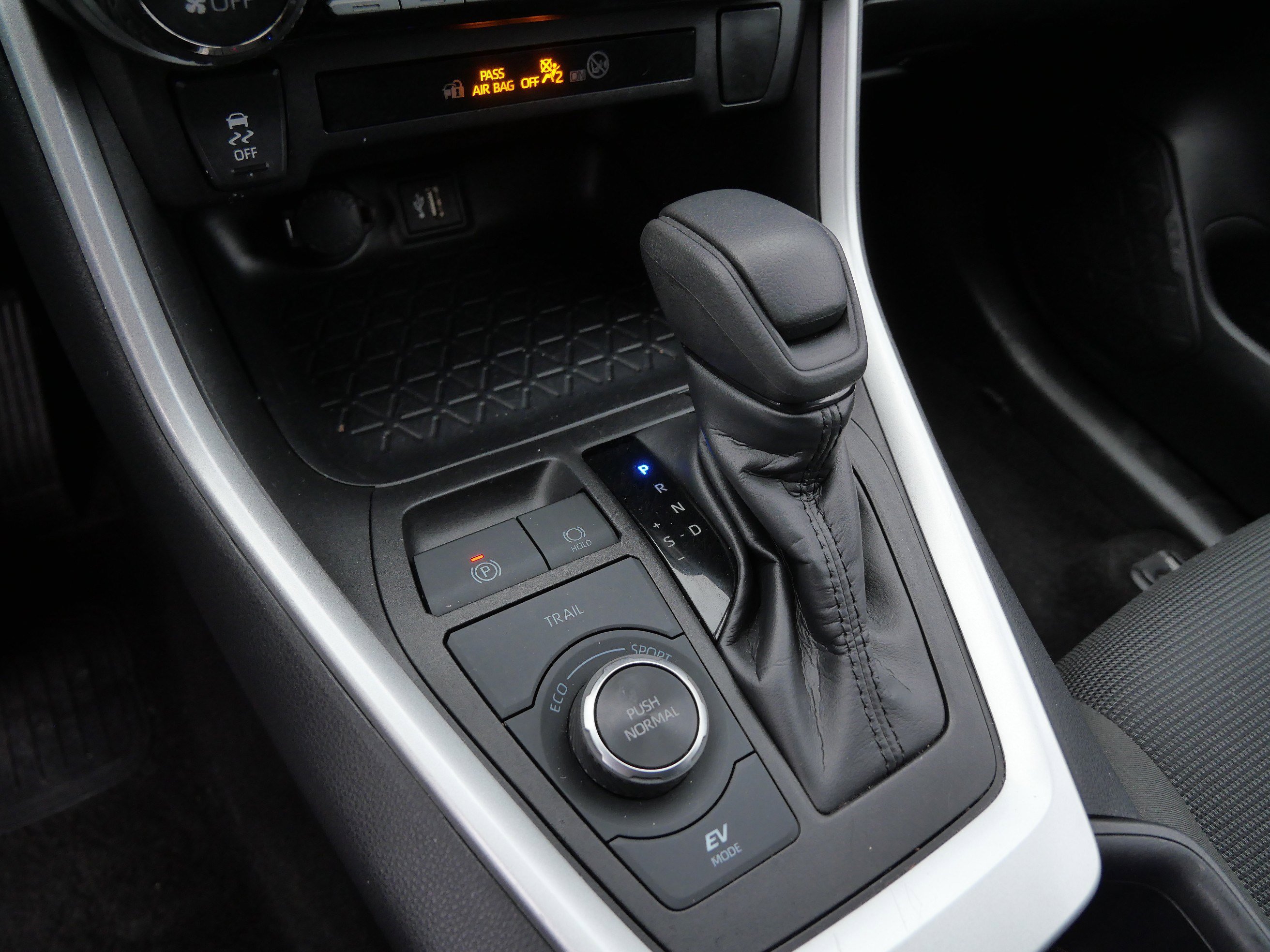 Certified 2025 Toyota RAV4 LE image 25