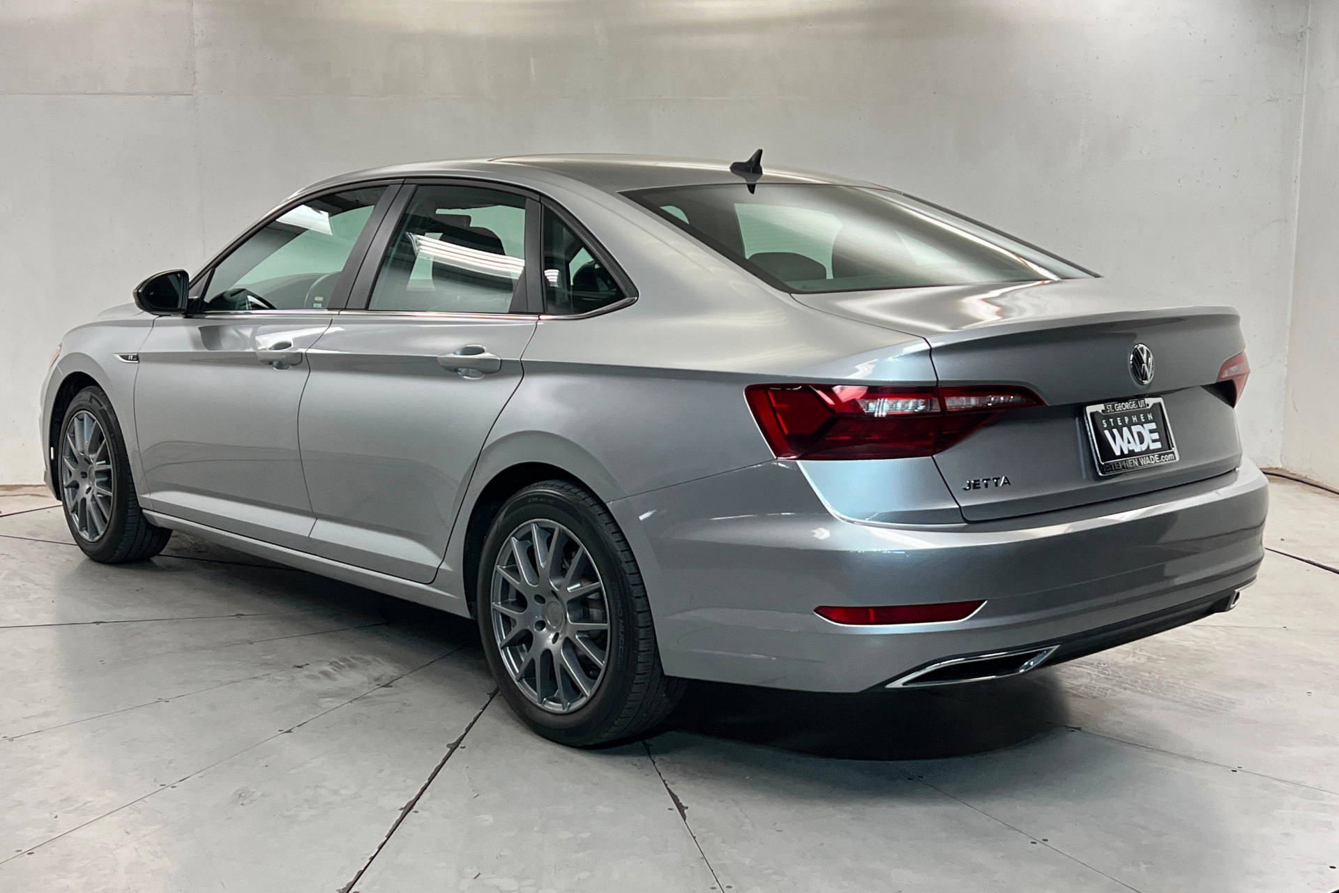 Used 2020 Volkswagen Jetta R-Line w/ R-Line Cold Weather Package FWD image 3