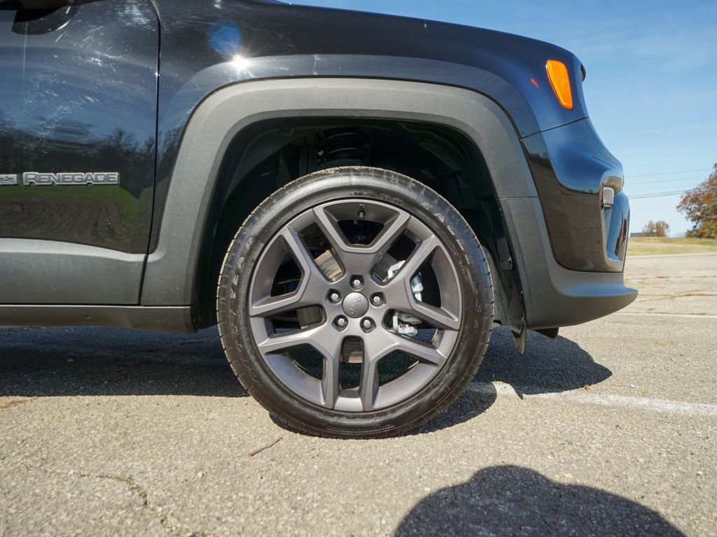 Used 2021 Jeep Renegade Latitude w/ Sun & Sound Group image 5