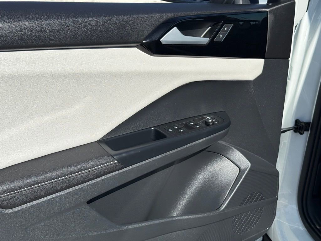 New 2026 Volkswagen Taos S image 9