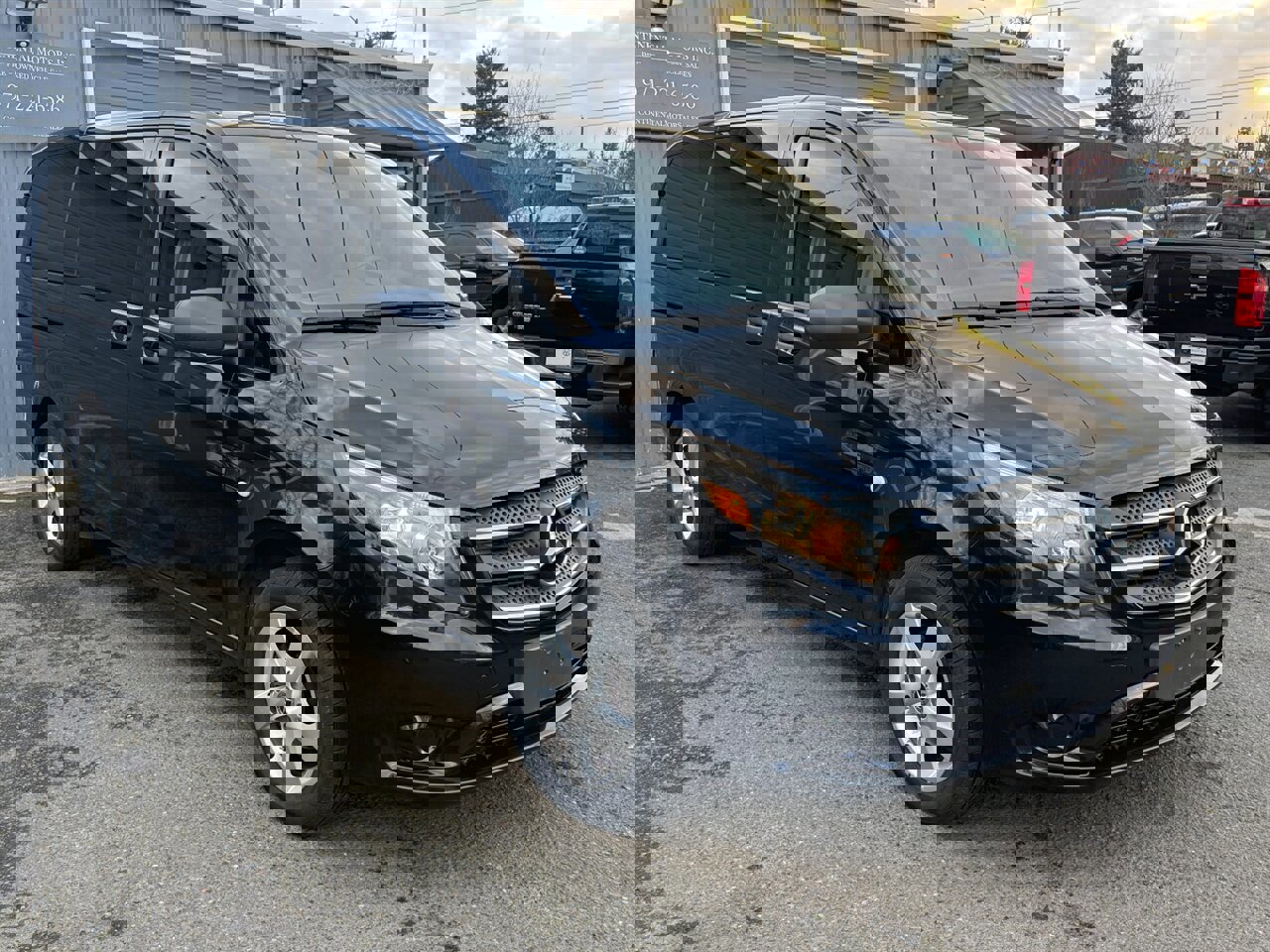 Used 2018 Mercedes-Benz Metris Passenger image 6