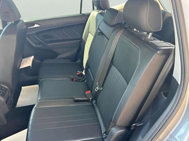 Used 2023 Volkswagen Tiguan SE FWD image 8