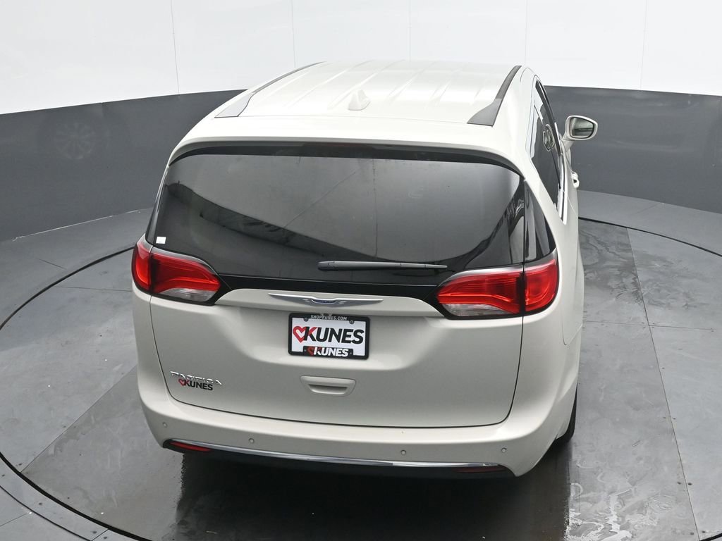 Used 2019 Chrysler Pacifica Touring Plus w/ Cold Weather Group image 32