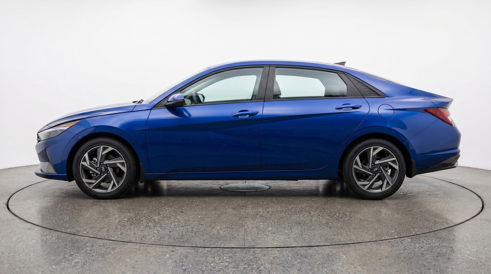 Used 2025 Hyundai Elantra SEL FWD image 5