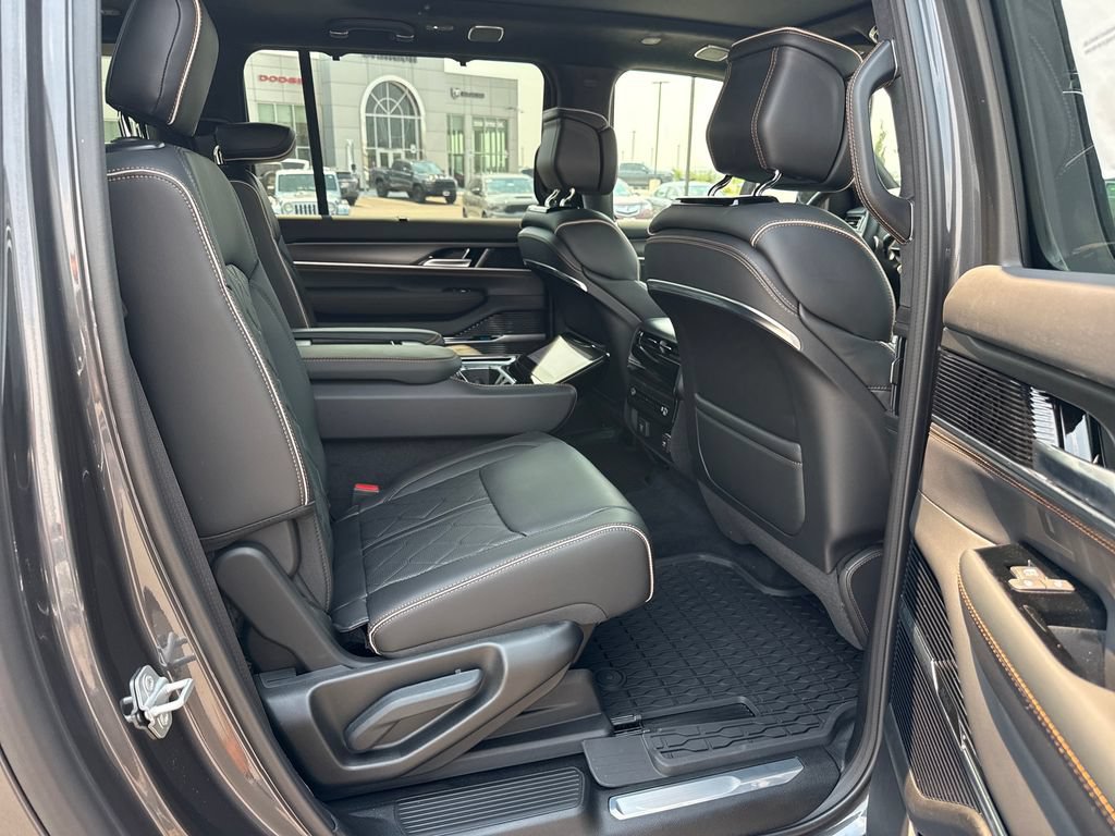 New 2026 Jeep Grand Wagoneer L Summit AWD/4WD image 35