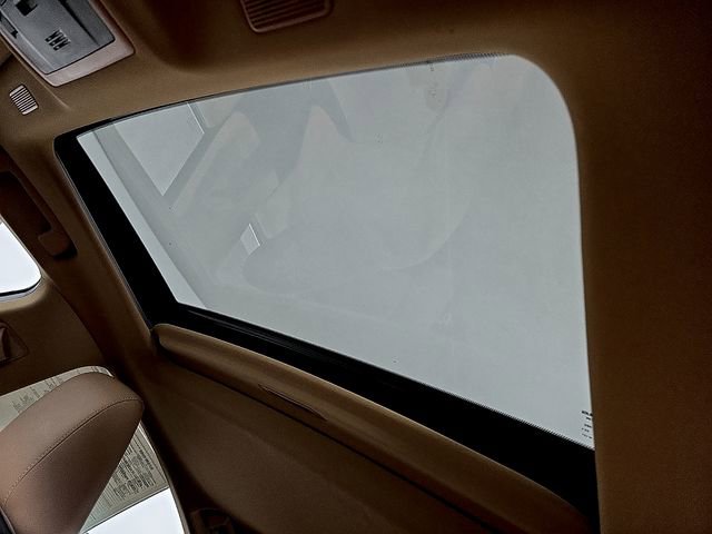 Used 2025 Lexus ES 300h w/ Premium Package FWD image 17