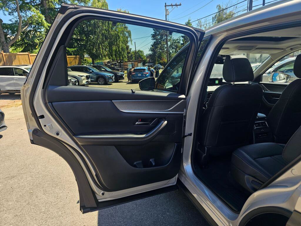 Certified 2024 MAZDA CX-90 Plug-In Hybrid w/ Preferred AWD/4WD image 17