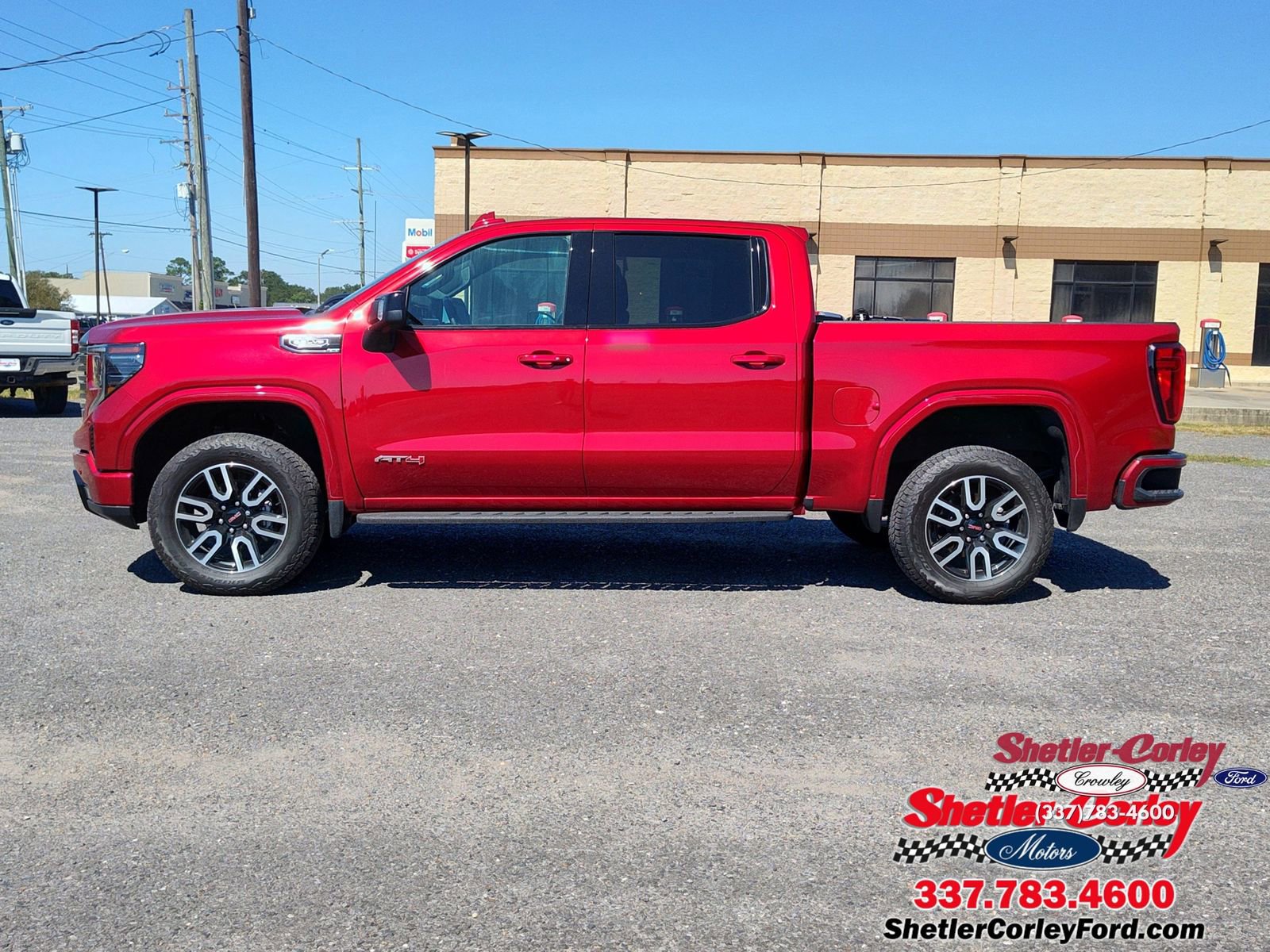 Used 2024 GMC Sierra 1500 AT4 w/ Technology Package image 3