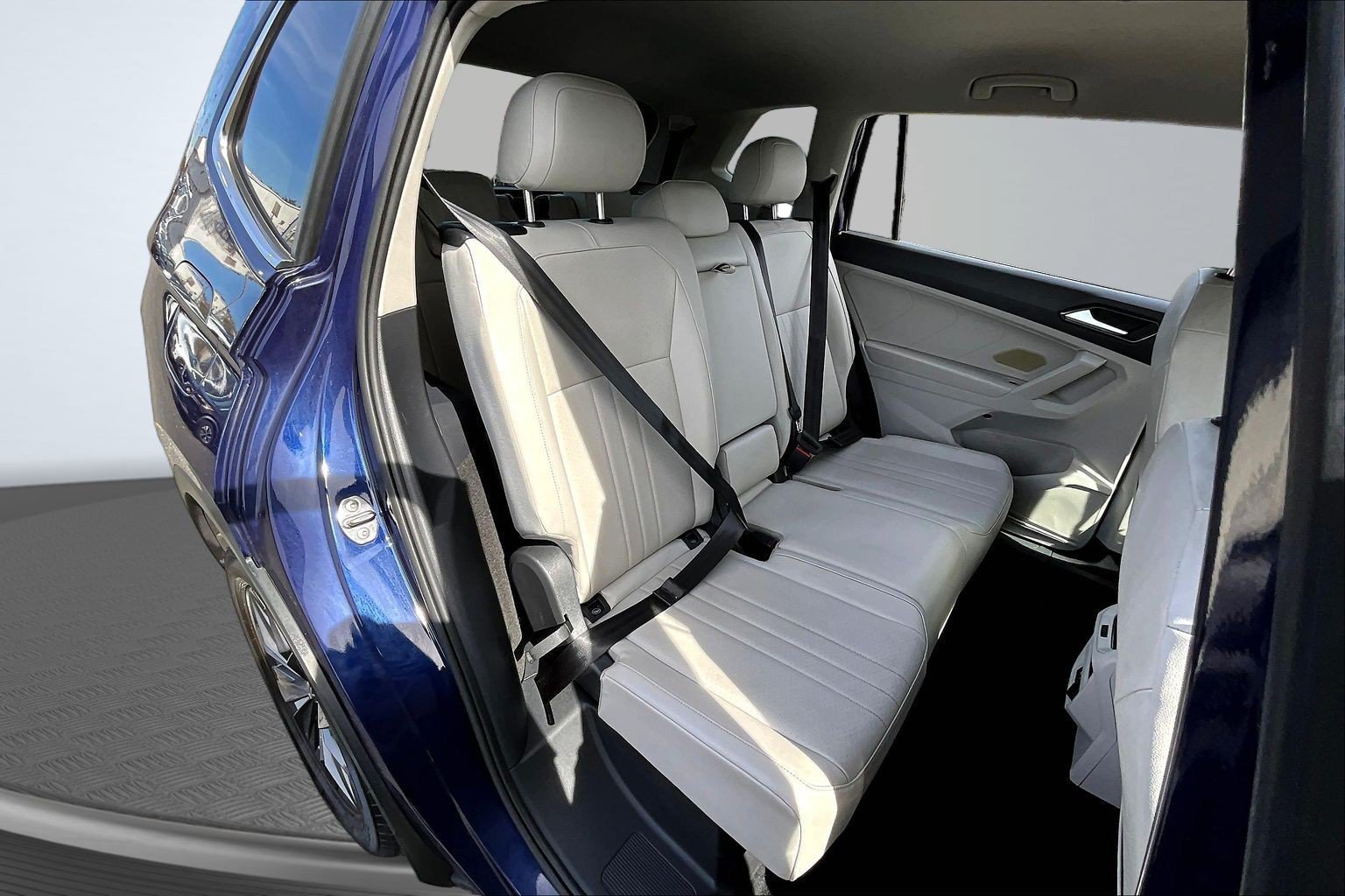 Used 2022 Volkswagen Tiguan SE FWD image 22
