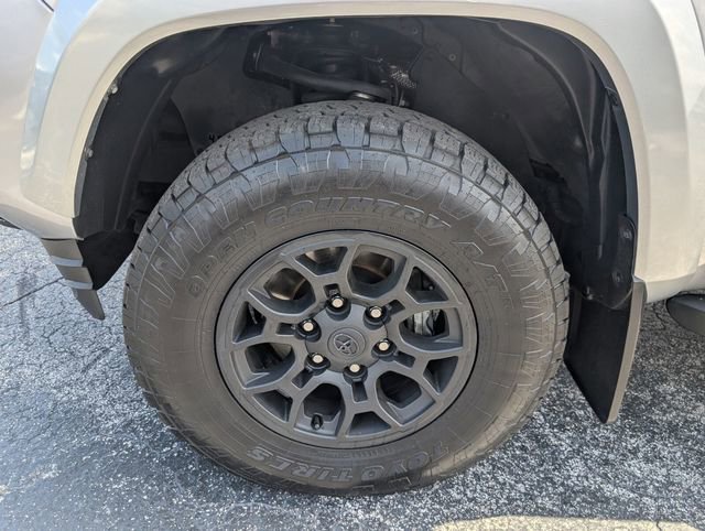 Used 2022 Toyota Tacoma SR5 w/ Technology Package RWD image 16