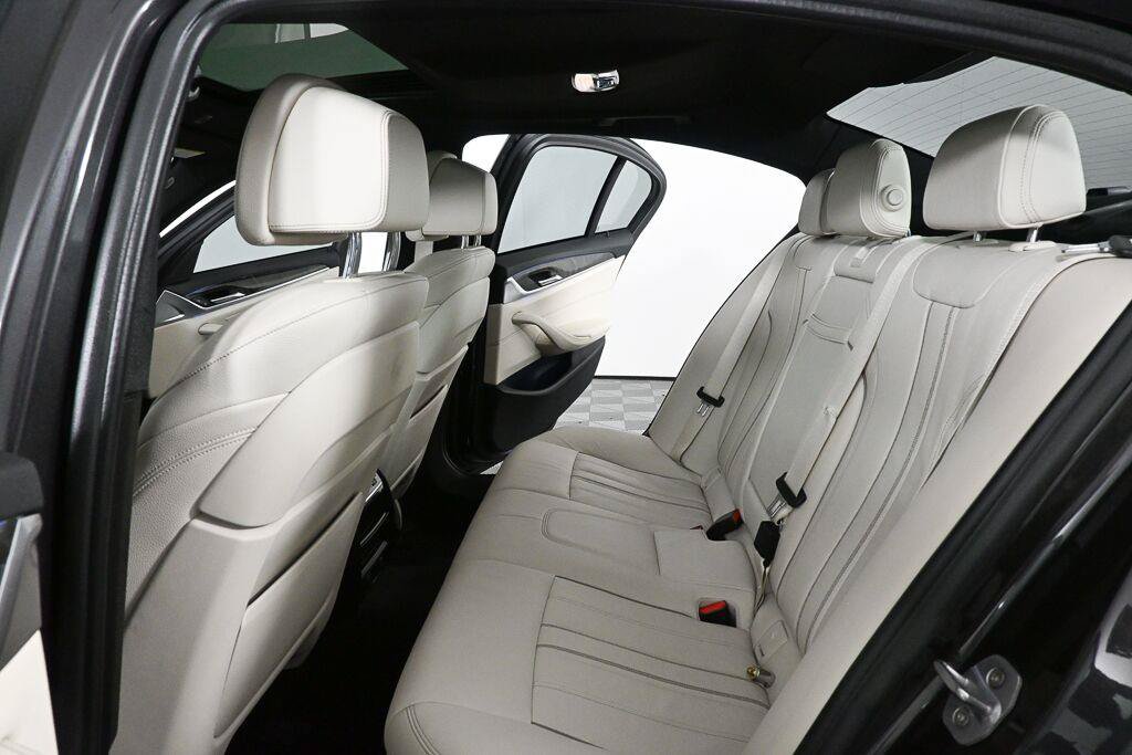 Used 2019 BMW 530i w/ Luxury Package RWD image 17