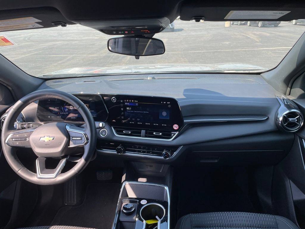 Used 2026 Chevrolet Equinox LT AWD/4WD image 16