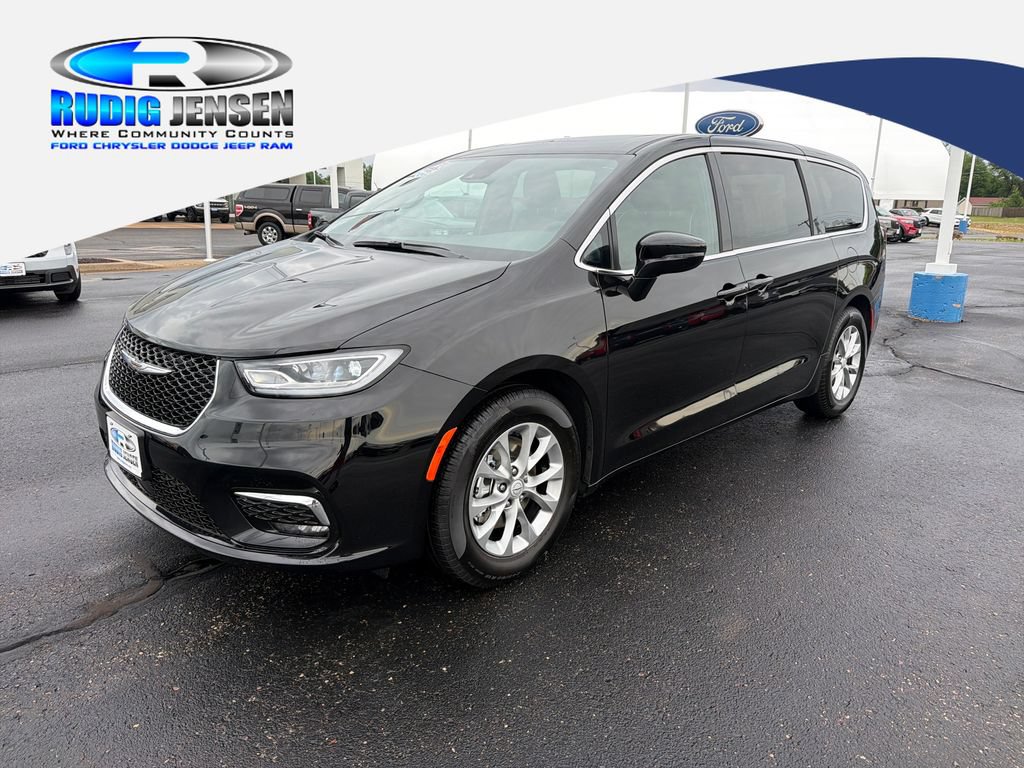 Used 2026 Chrysler Pacifica Limited