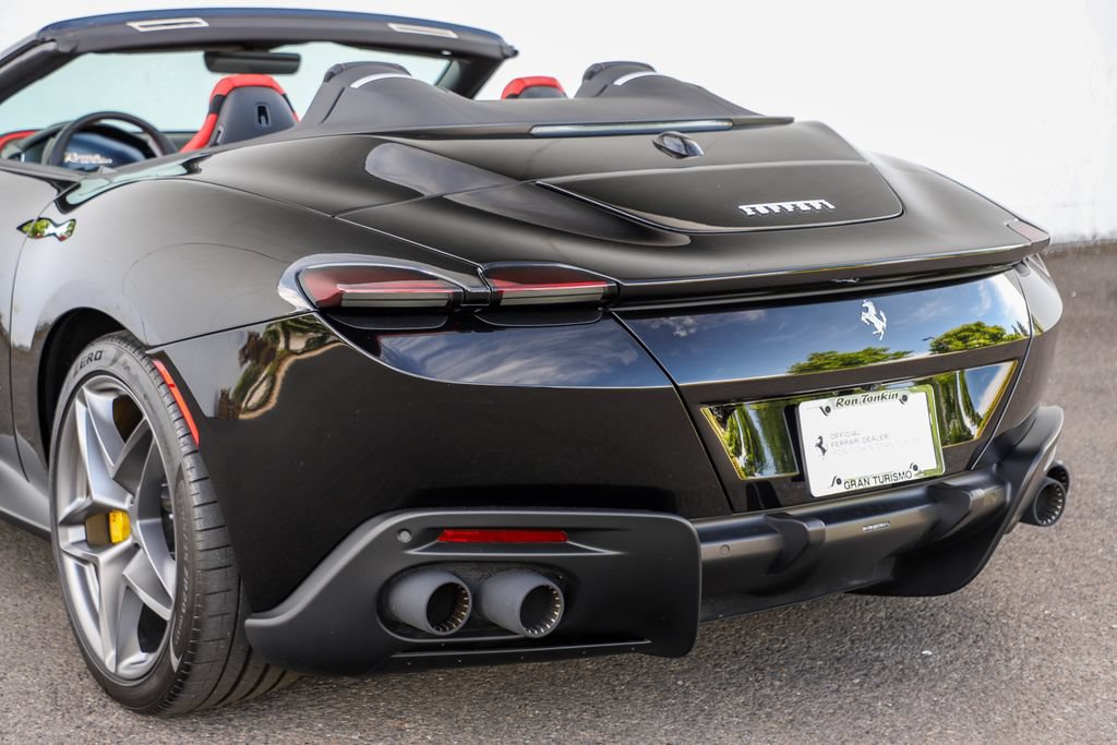 Certified 2025 Ferrari Roma Spider RWD image 21