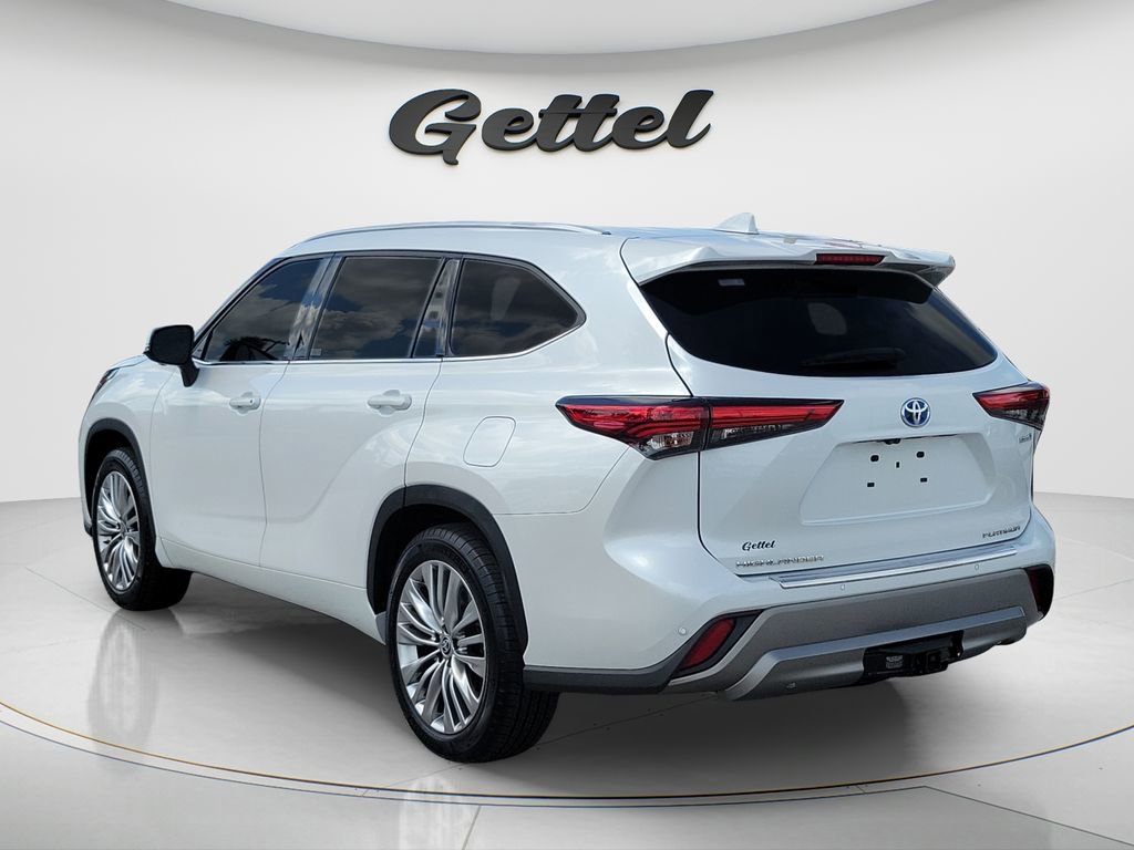 Used 2023 Toyota Highlander Platinum FWD image 7