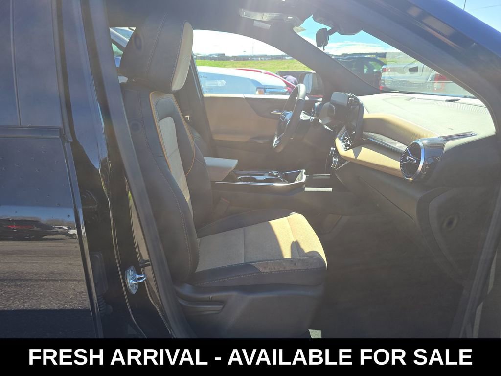 Used 2025 Chevrolet Equinox ACTIV image 12