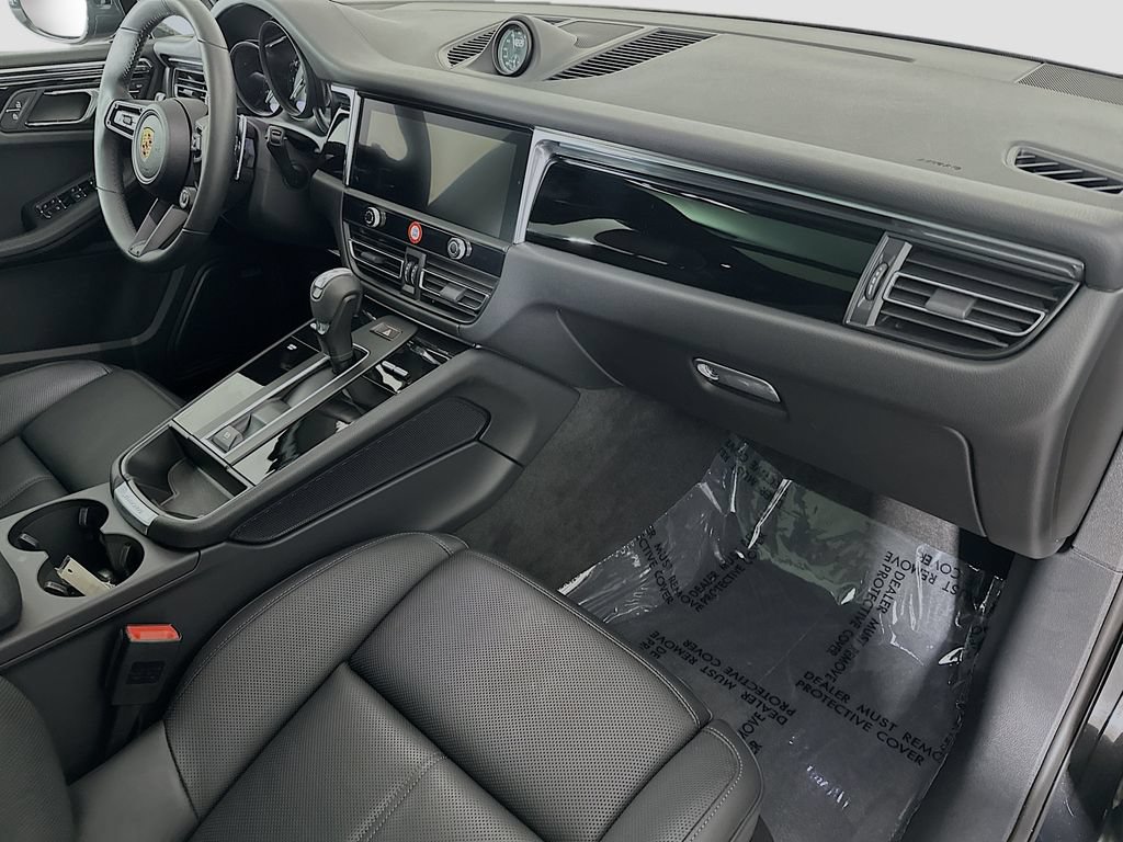New 2025 Porsche Macan AWD/4WD image 31
