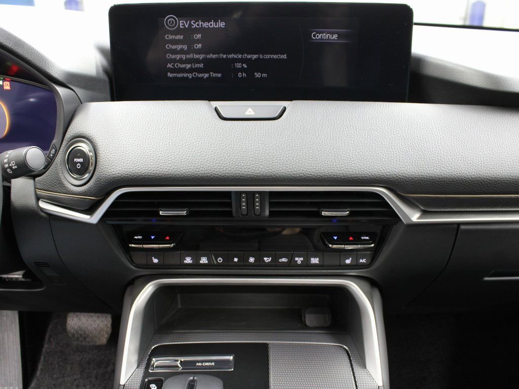 Used 2025 MAZDA CX-70 Plug-In Hybrid w/ Premium Pkg image 13