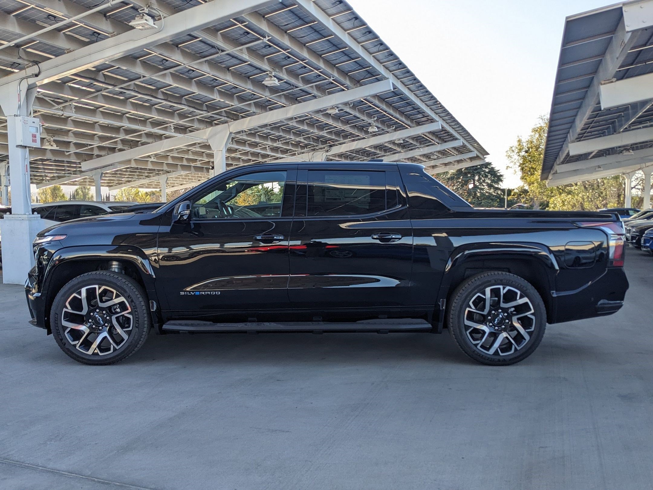 New 2025 Chevrolet Silverado EV RST image 3