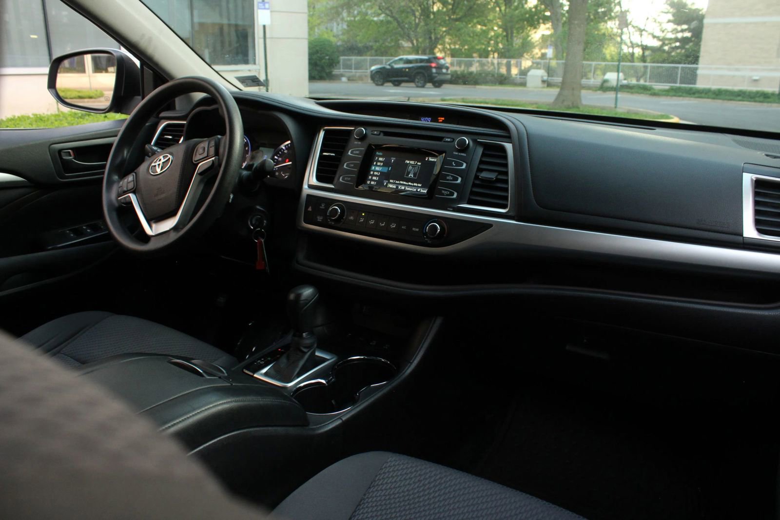 Used 2016 Toyota Highlander LE AWD/4WD image 24