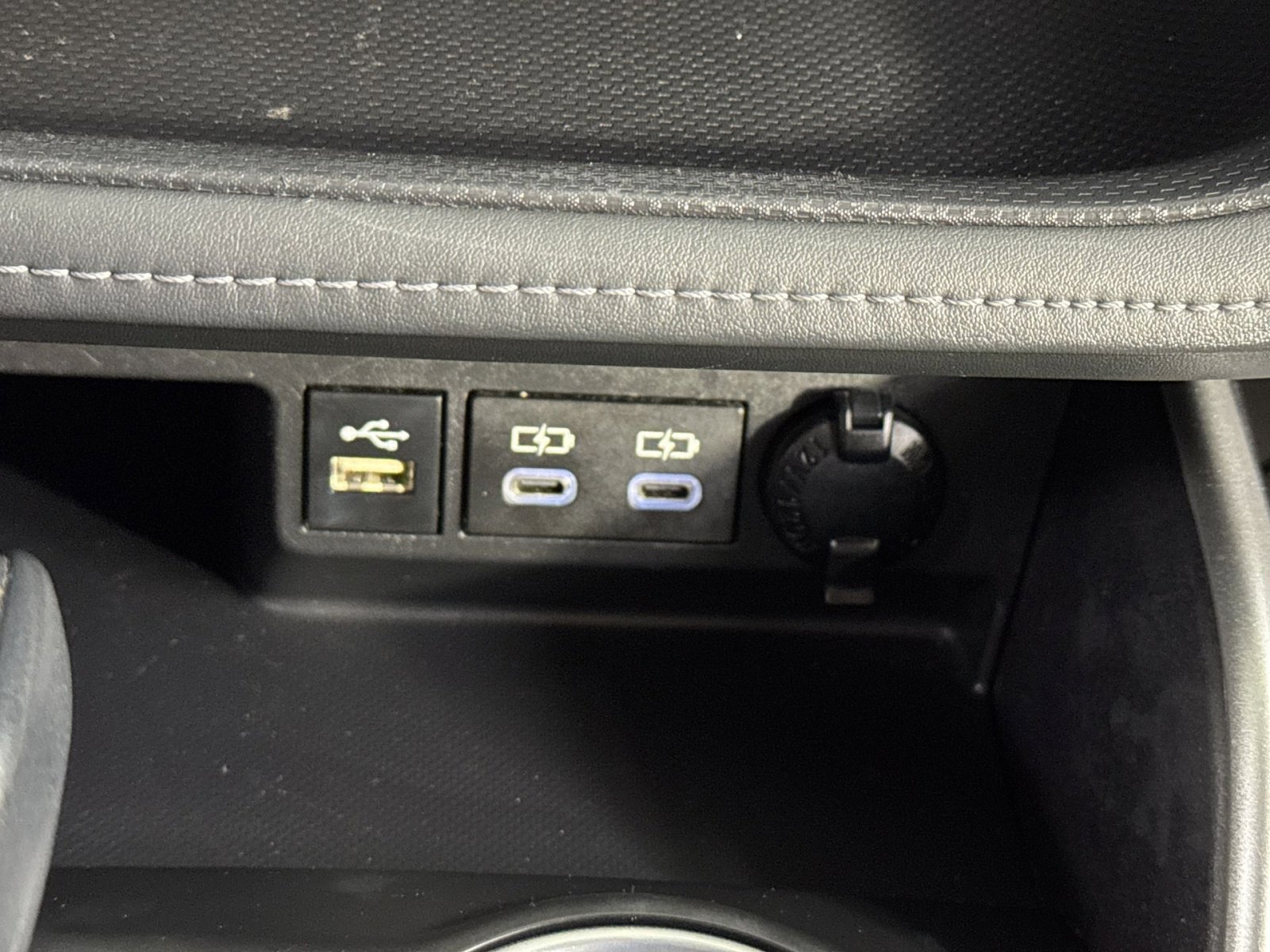 Used 2023 Toyota Highlander LE image 36