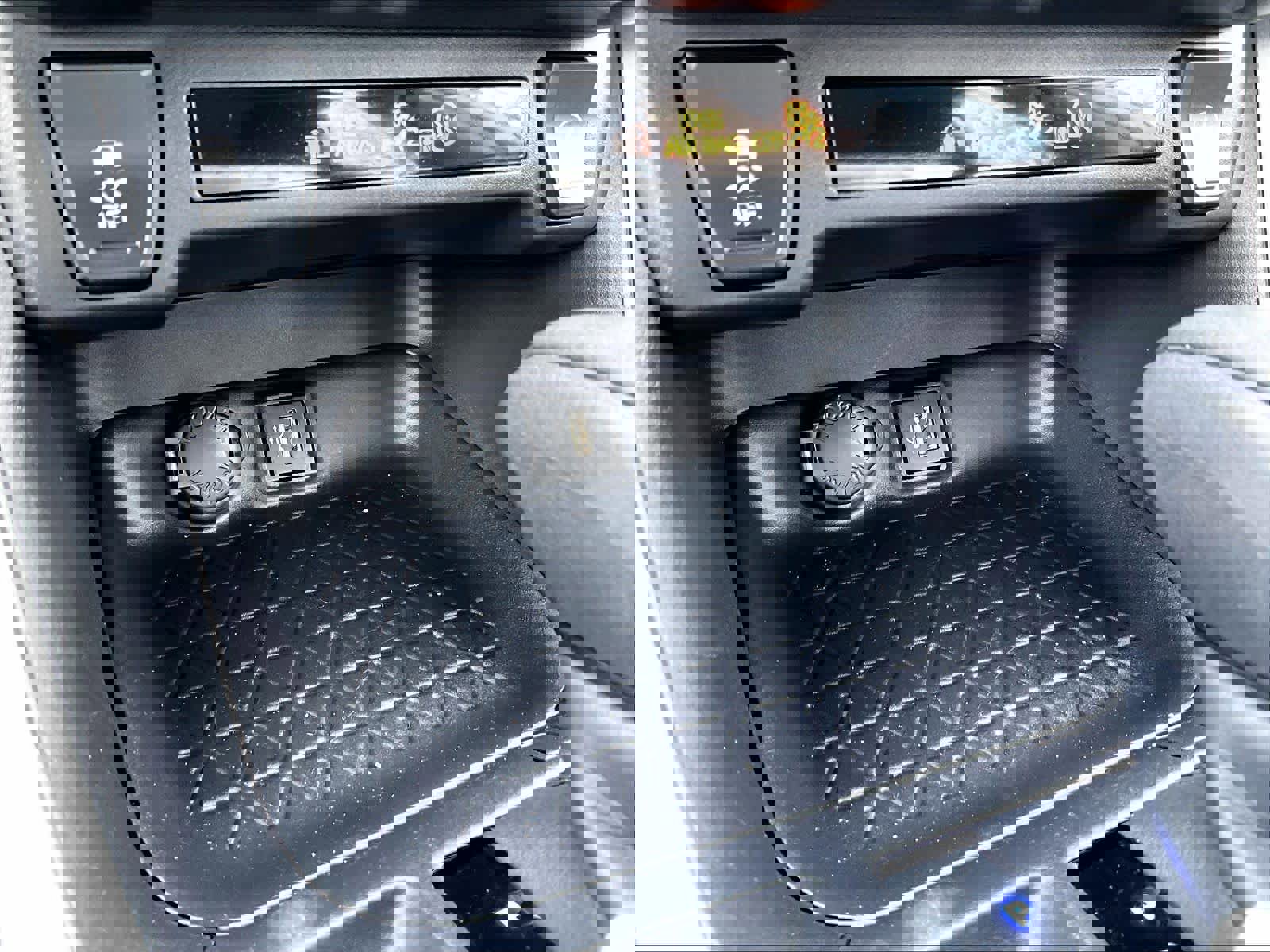 Used 2024 Toyota RAV4 LE image 27