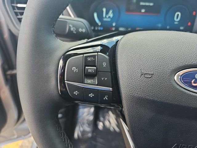 Used 2023 Ford Escape Platinum image 17