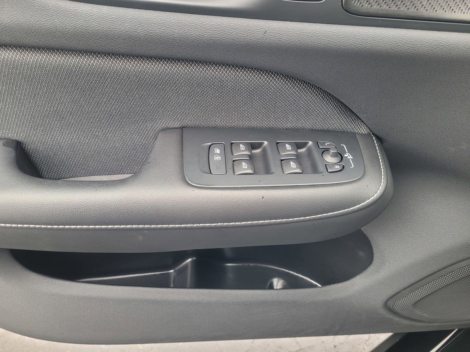 Used 2023 Volvo S60 T8 Ultimate w/ Climate Package image 16