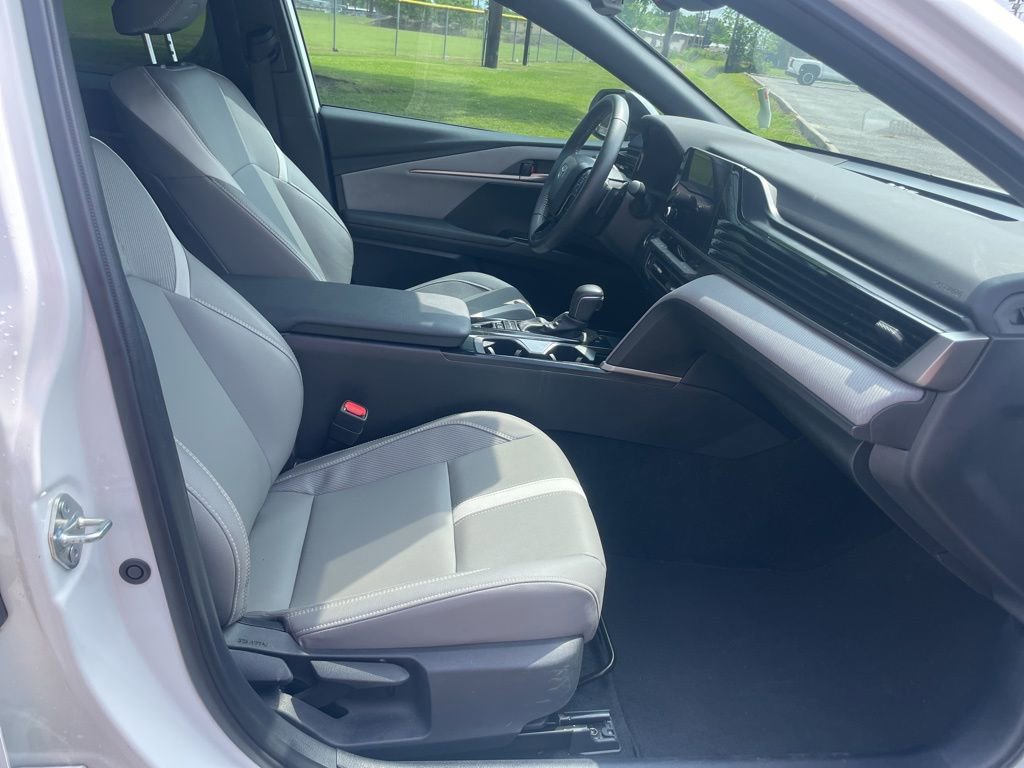 Used 2025 Toyota Camry SE w/ Convenience Package FWD image 20