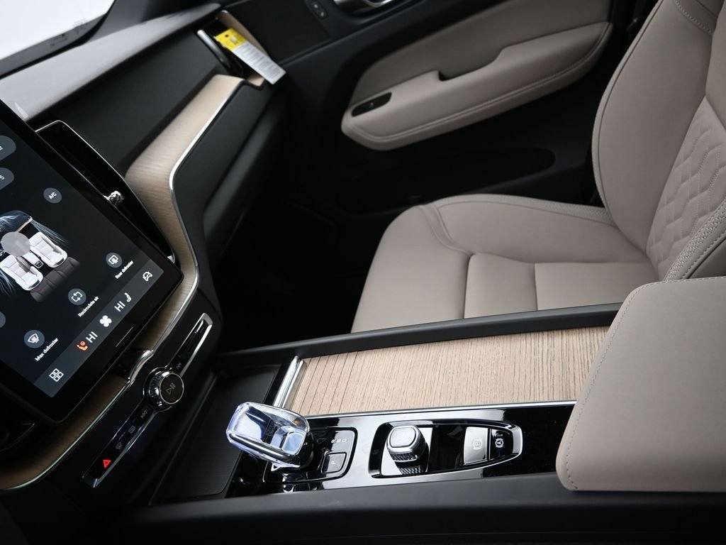 New 2026 Volvo XC60 B5 Plus w/ Climate Package AWD/4WD image 17