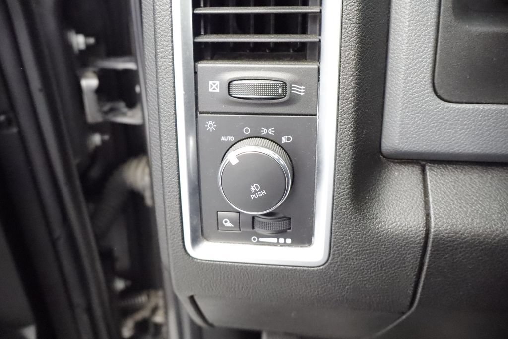 Certified 2019 RAM 1500 Warlock AWD/4WD image 25