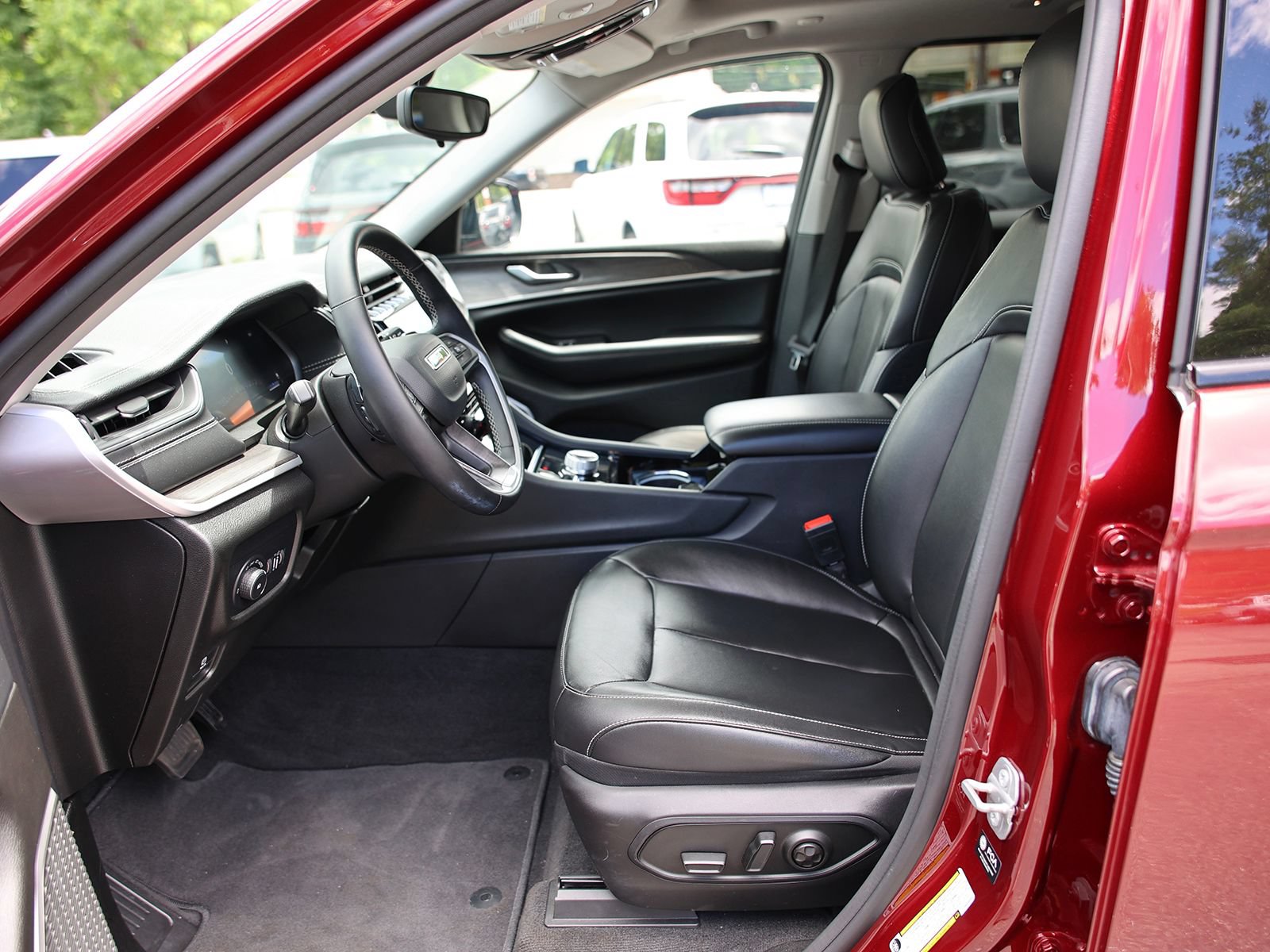 Used 2022 Jeep Grand Cherokee Limited AWD/4WD image 18