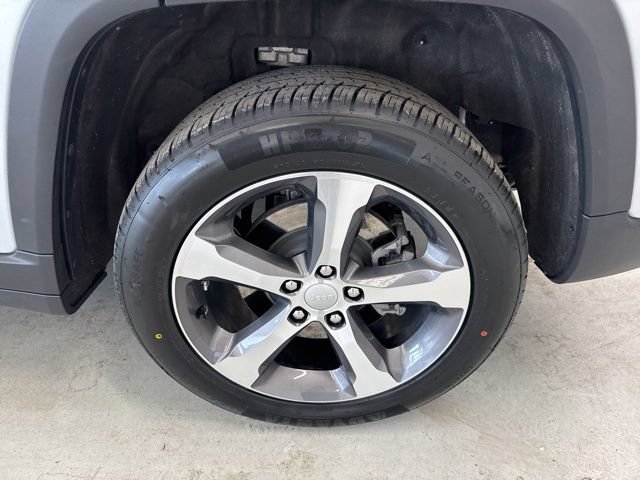 Used 2023 Jeep Grand Cherokee 4WD 4xe image 8