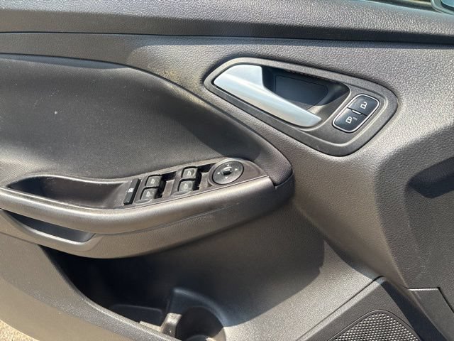 Used 2017 Ford Focus SEL FWD image 22