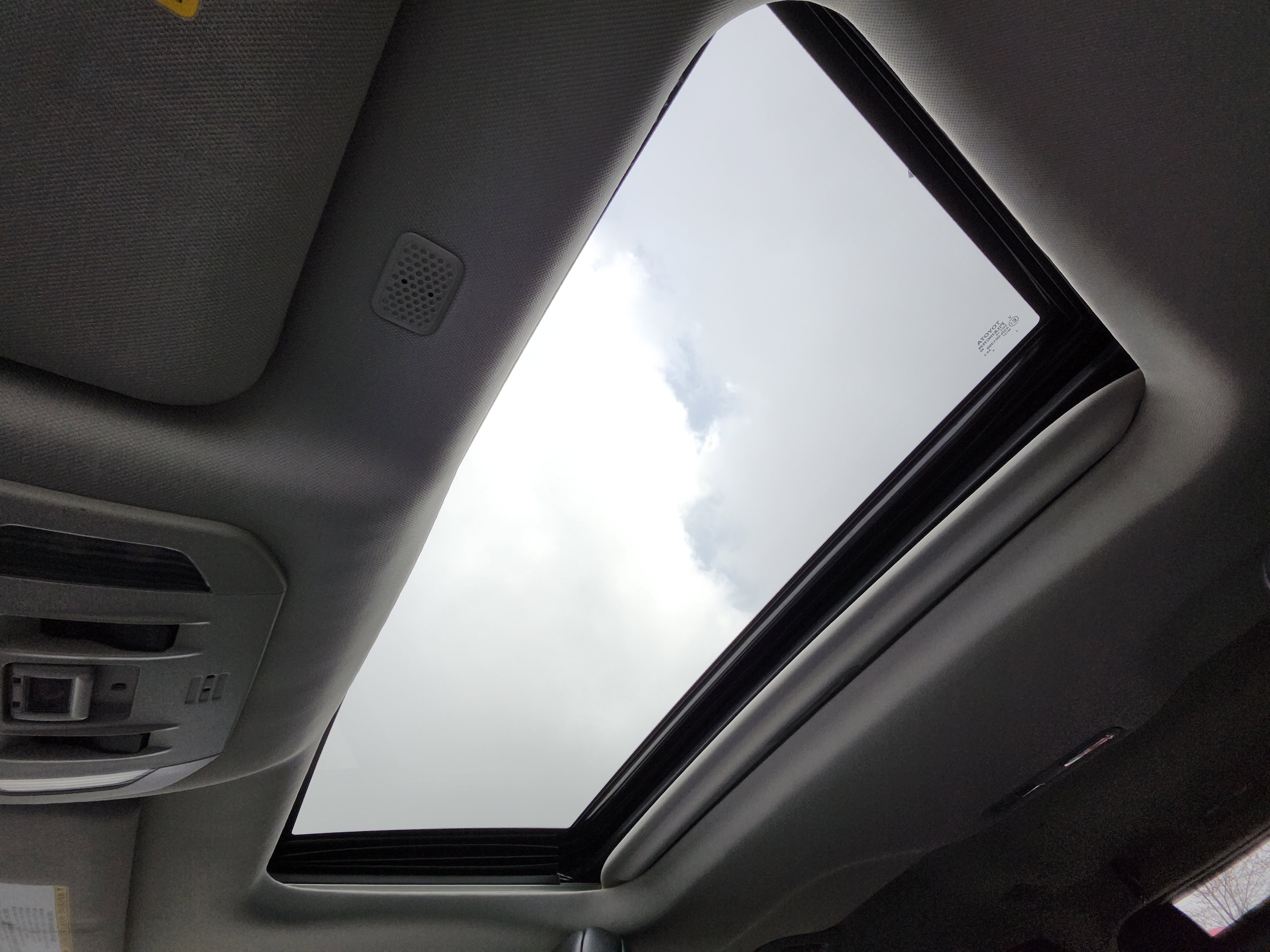 Used 2022 Toyota Highlander XLE image 2