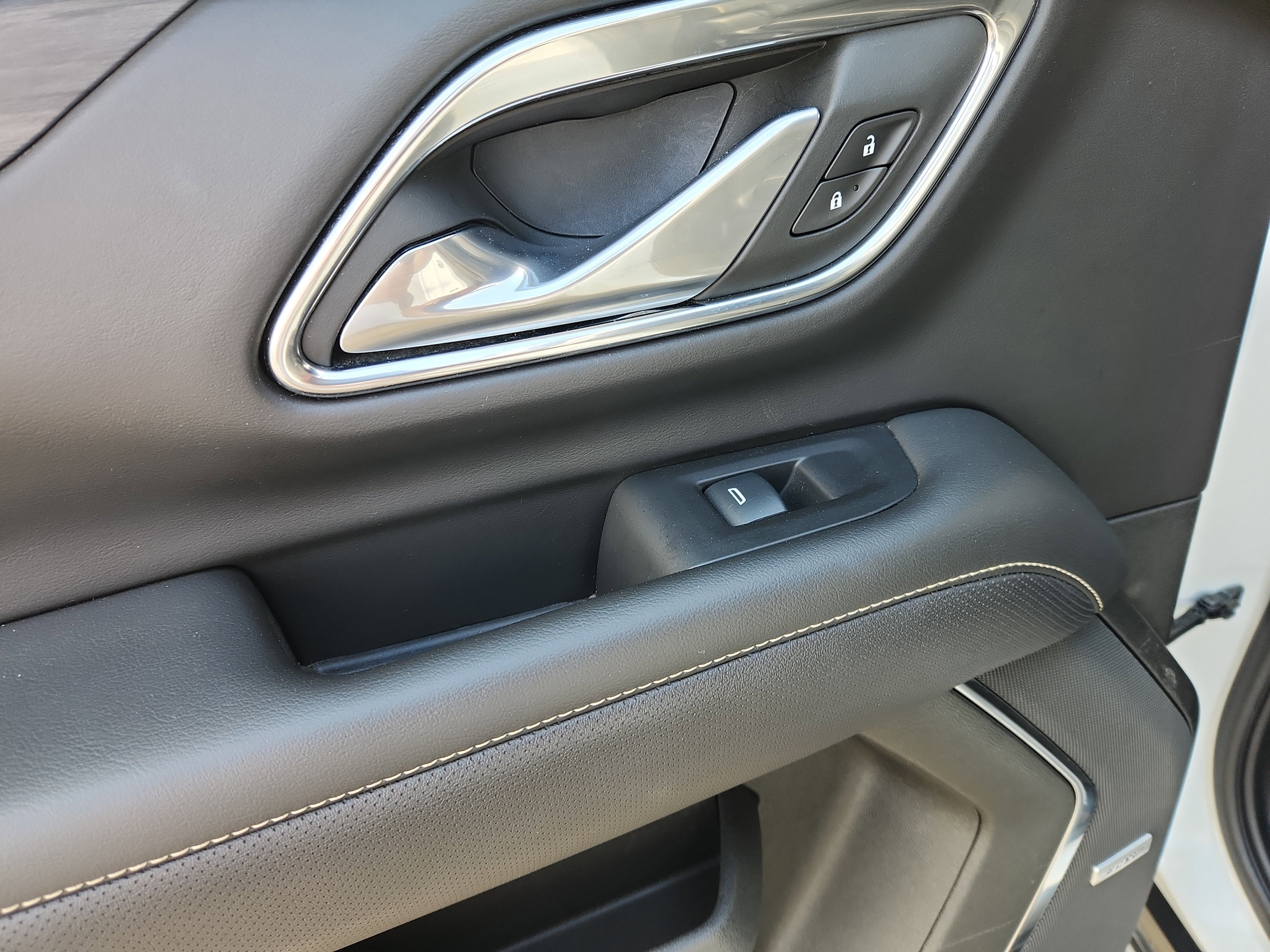 Used 2024 GMC Yukon SLT image 33